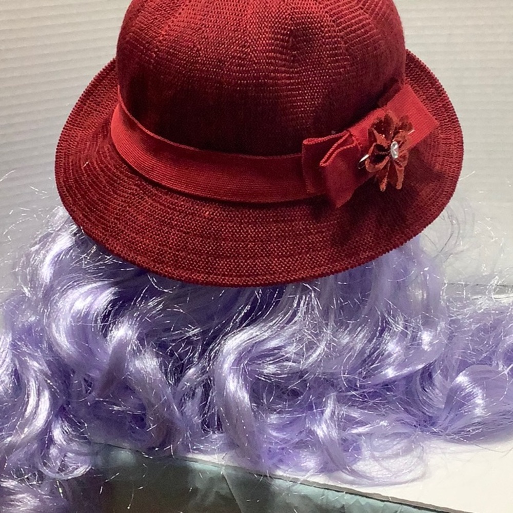 Beautiful Red Hat - Picture 7 of 10